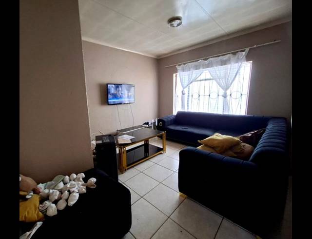 3 BEDROOM HOUSE FOR SALE IN PROTEA NORTH